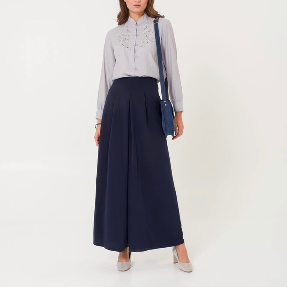 Club Monaco Pants - Club Monaco Pleated Wide Leg Cropped Pants